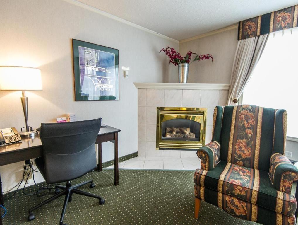 Coast High Country Inn Whitehorse Bagian luar foto