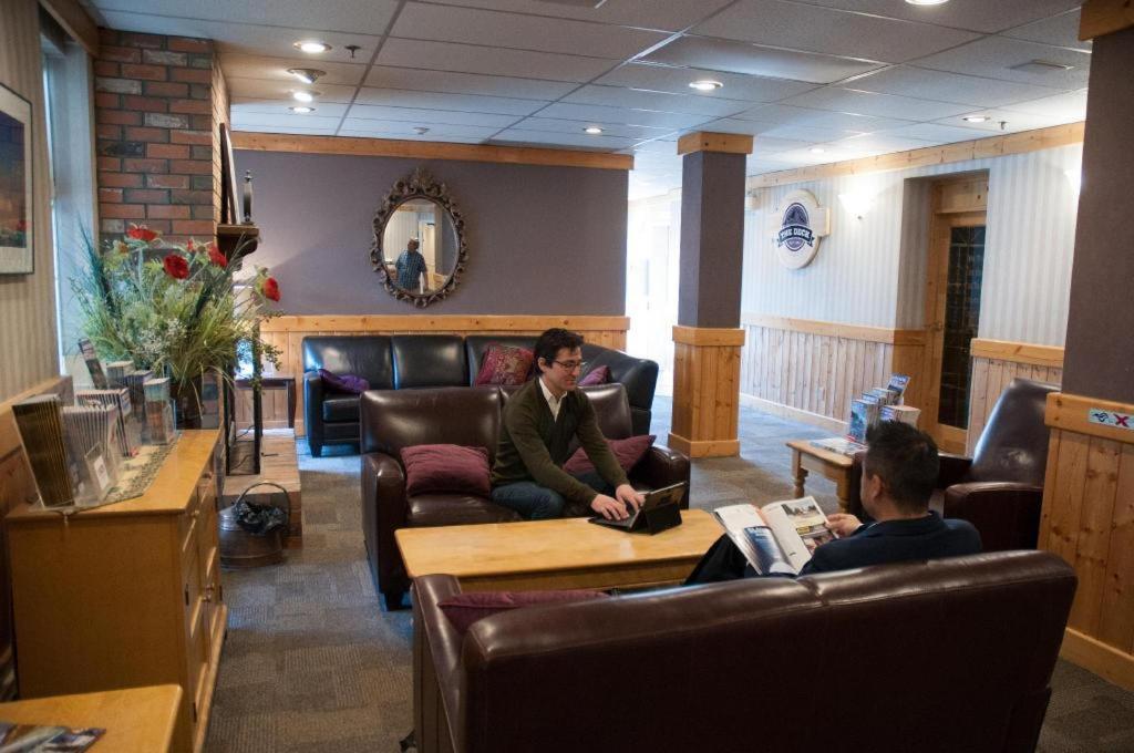 Coast High Country Inn Whitehorse Bagian luar foto