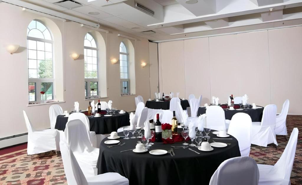 Coast High Country Inn Whitehorse Bagian luar foto