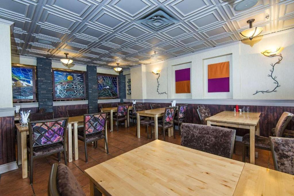 Coast High Country Inn Whitehorse Bagian luar foto