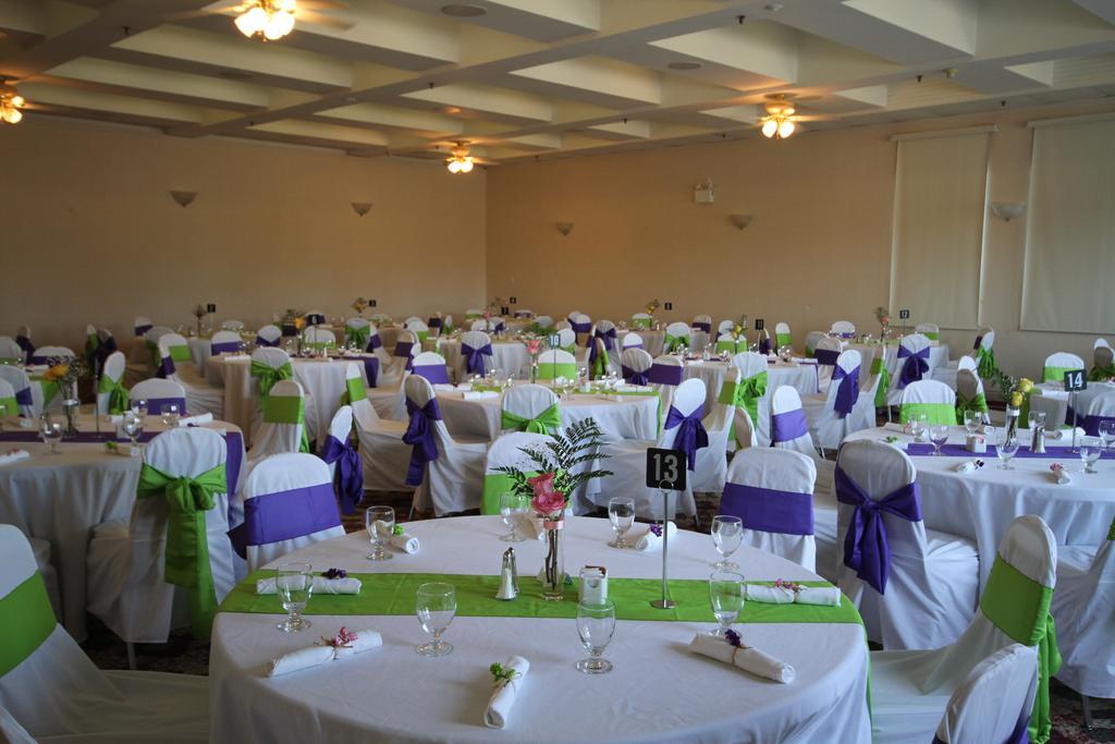 Coast High Country Inn Whitehorse Bagian luar foto