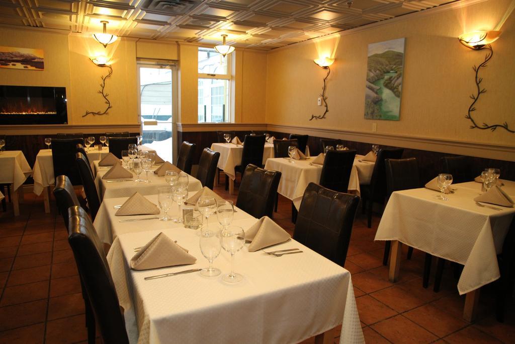 Coast High Country Inn Whitehorse Bagian luar foto